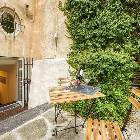 Apartment Elegante Pied A' Terre Nel Centro Di Genoa