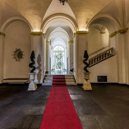 Elegante Pied A' Terre Nel Centro Di