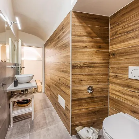 Elegante Pied A' Terre Nel Centro Di Apartment